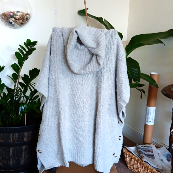 Ingrid & Isabel Sweaters - Ingrid & Isabel Sweater High /Low Hem Med 11 Available Maternity
